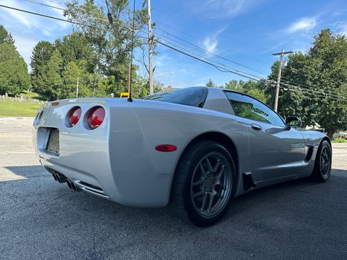 Used 2001 Chevrolet Corvette Z06 Coupe RWD image 4