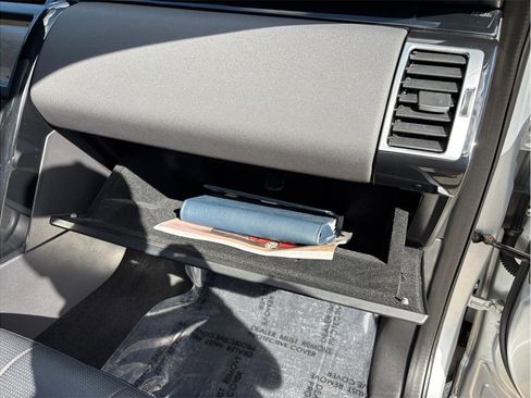 Used 2018 Land Rover Discovery SE image 43