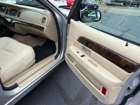 Used 2011 Mercury Grand Marquis LS w/ Premium Package RWD image 14