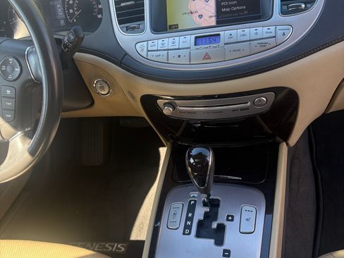 Used 2011 Hyundai Genesis 3.8 image 8