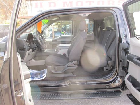 Used 2017 Ford F150 STX image 24