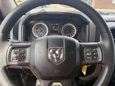 Used 2018 RAM 1500 ST image 12