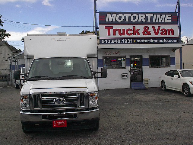 Used 2024 Ford E-450 and Econoline 450 RWD image 2