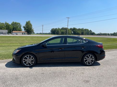 Used 2019 Hyundai Elantra Limited image 2