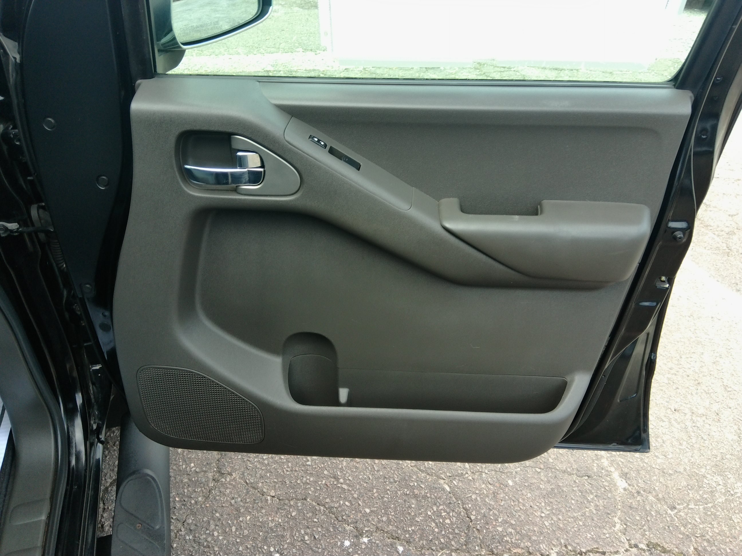 Used 2007 Nissan Frontier 4x4 Crew Cab NISMO image 29