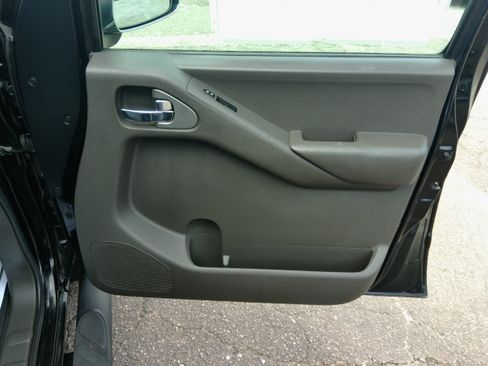 Used 2007 Nissan Frontier 4x4 Crew Cab NISMO image 29