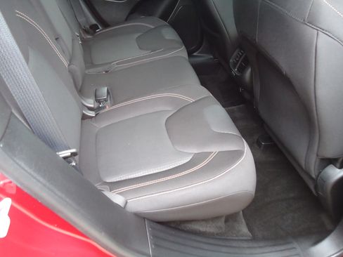 Used 2015 Jeep Cherokee Latitude image 10