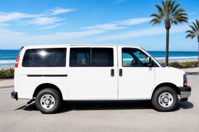 Used 2019 Chevrolet Express 3500 LT RWD image 1