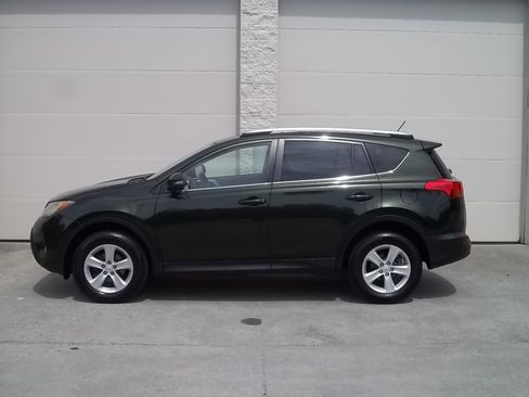 Used 2013 Toyota RAV4 AWD XLE image 7