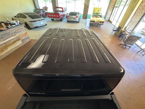 Used 2025 Jeep Gladiator Sport image 6