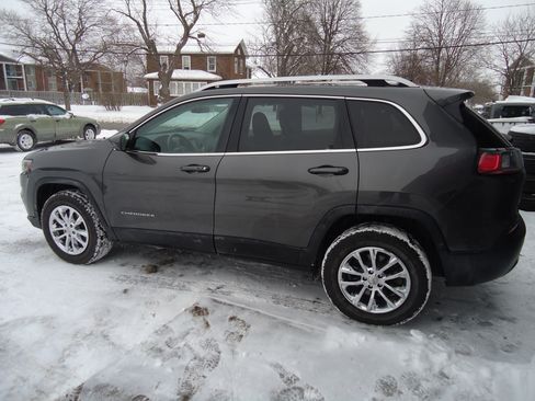 Used 2019 Jeep Cherokee Latitude Plus image 6