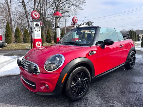 Used 2015 MINI Cooper image 1