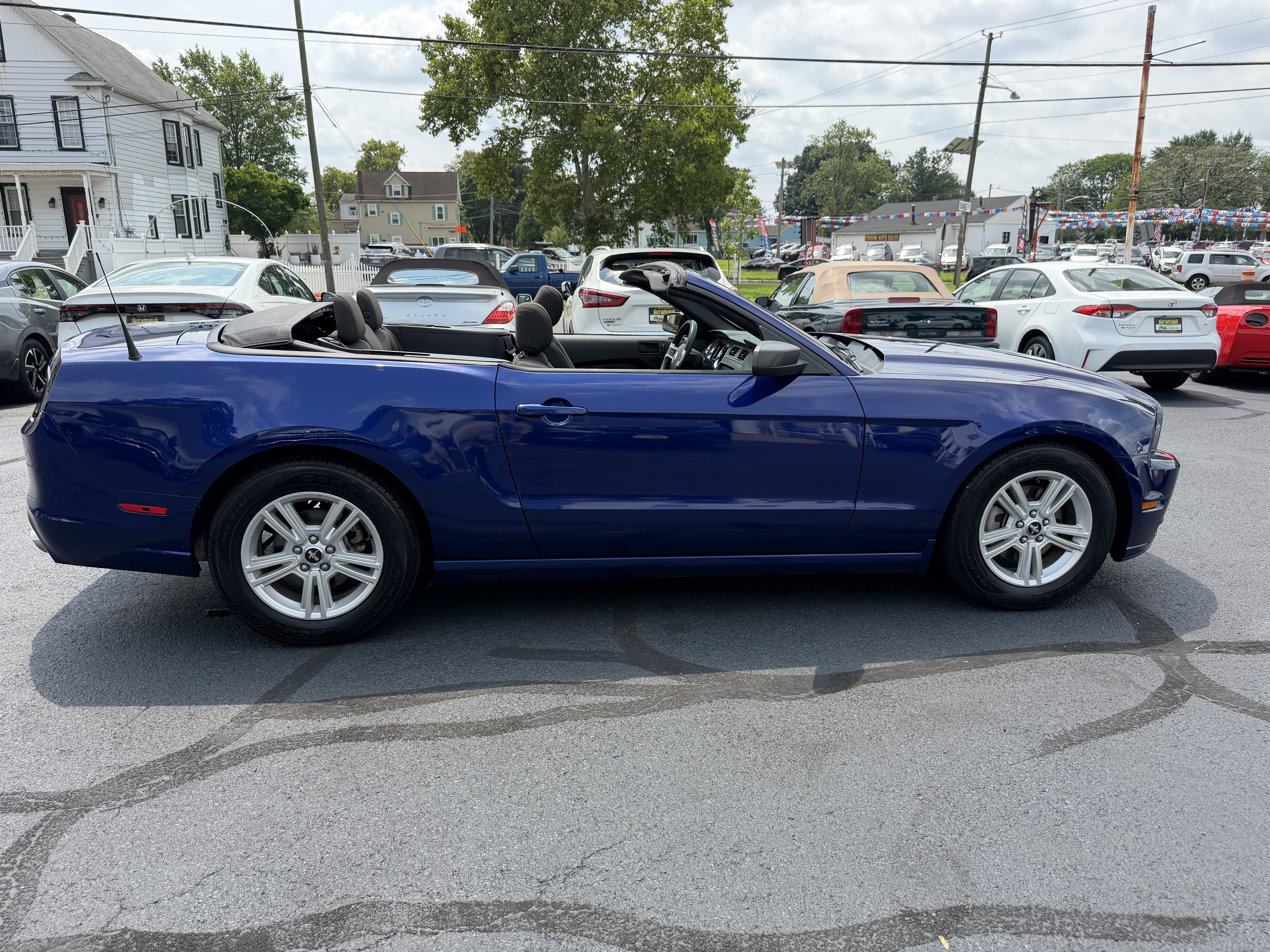 Used 2014 Ford Mustang Convertible RWD image 23