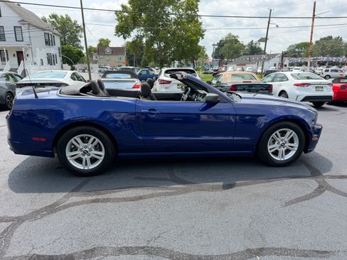 Used 2014 Ford Mustang Convertible RWD image 23
