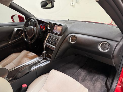 Used 2010 Nissan GT-R Premium AWD/4WD image 22