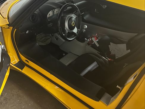 Used 2005 Lotus Elise UNAVAIL RWD image 8