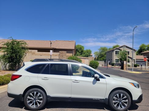 Used 2015 Subaru Outback 2.5i Limited image 2