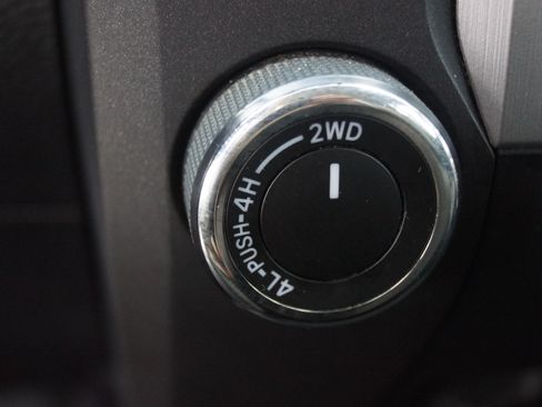 Used 2015 Toyota Tundra SR image 29