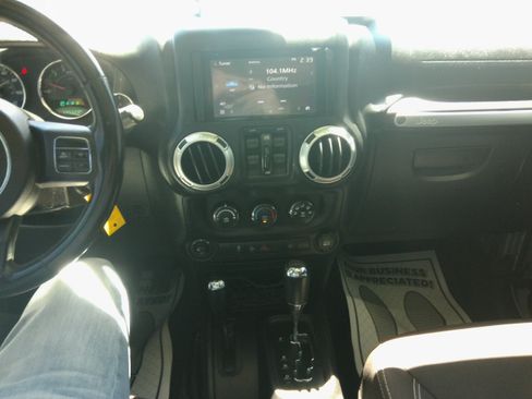 Used 2015 Jeep Wrangler 4WD Unlimited Sahara image 56