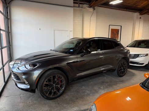 Used 2021 Aston Martin DBX AWD/4WD image 7