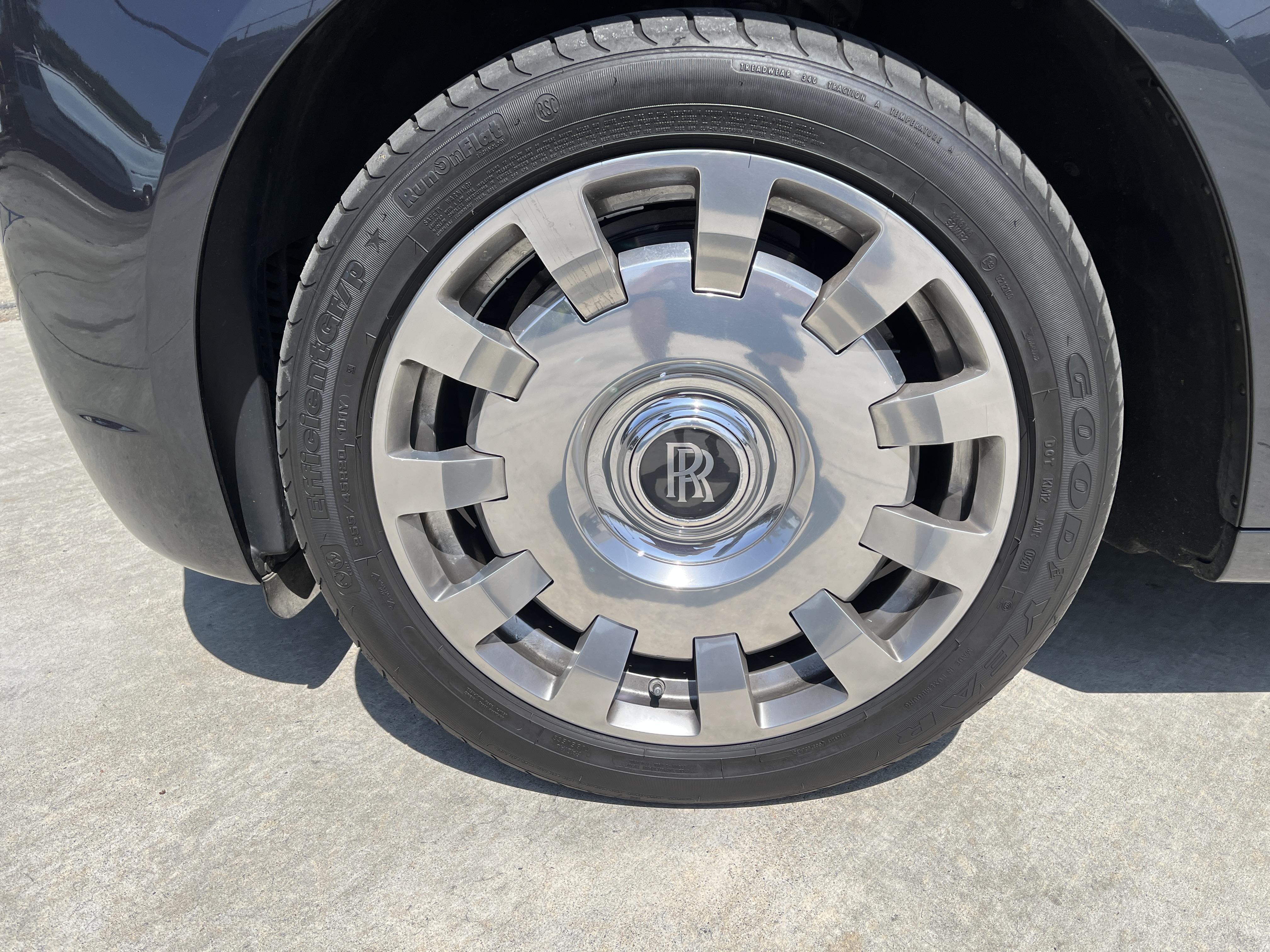 Used 2014 Rolls-Royce Ghost RWD image 31
