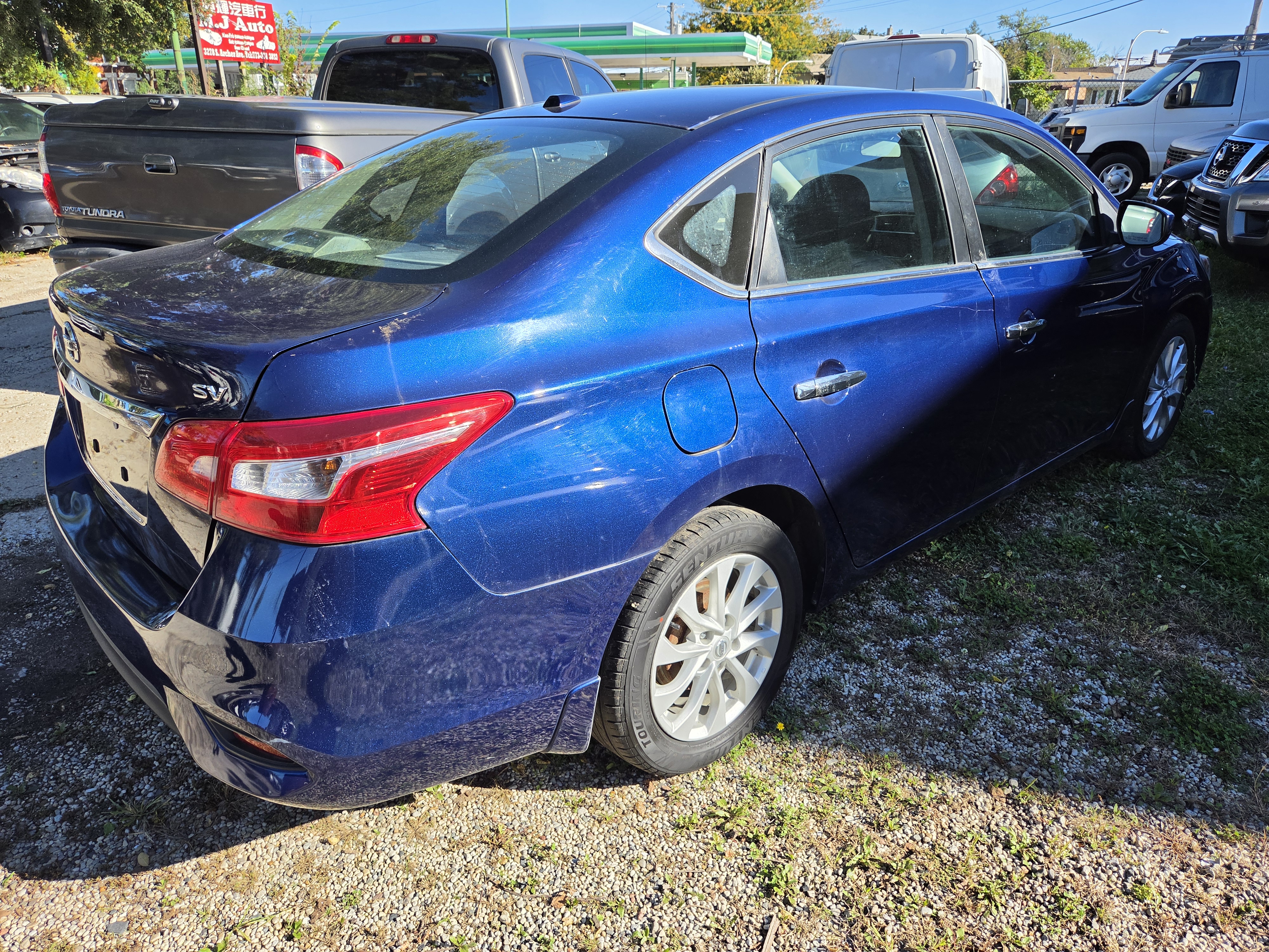 Used 2018 Nissan Sentra SV FWD image 3
