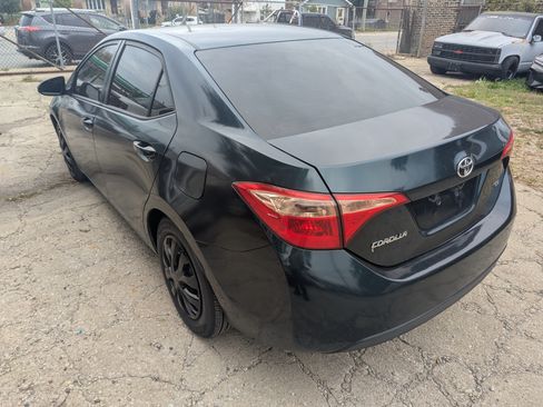 Used 2018 Toyota Corolla LE image 4