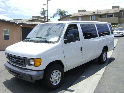 Used 2006 Ford E-350 and Econoline 350 Extended Wagon Super Duty RWD image 4