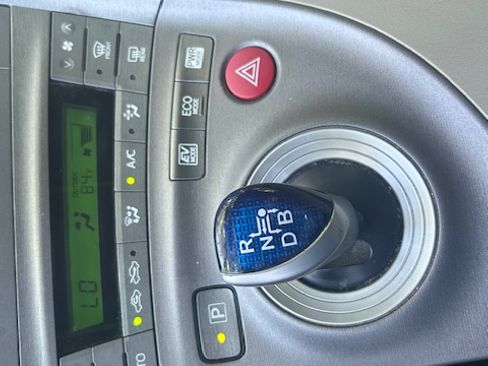 Used 2015 Toyota Prius Two FWD image 15