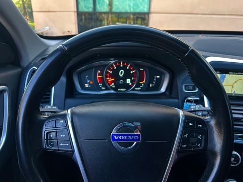 Used 2015 Volvo XC60 T5 Platinum image 38