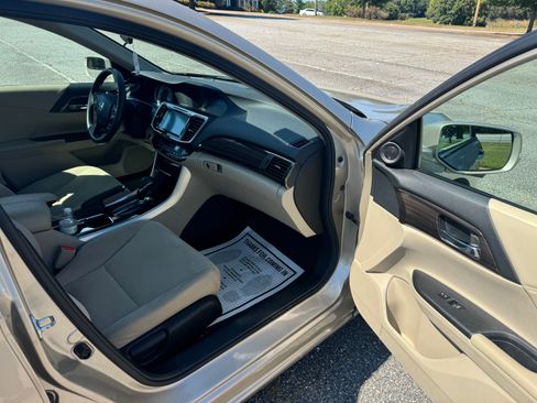 Used 2016 Honda Accord EX image 15