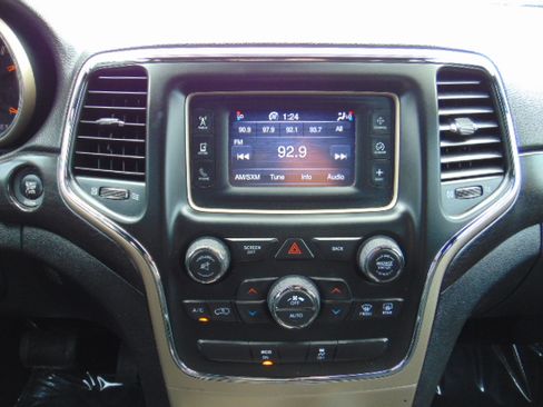 Used 2014 Jeep Grand Cherokee Laredo image 16