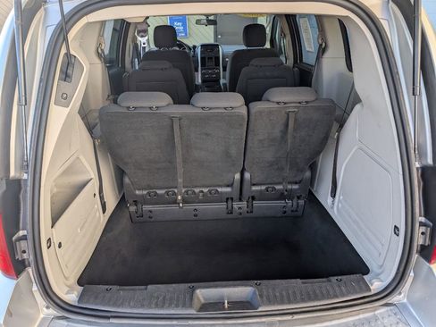 Used 2009 Dodge Grand Caravan SXT image 12