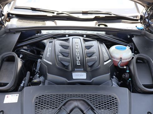 Used 2016 Porsche Macan Turbo image 44