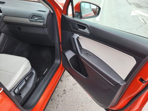 Used 2019 Volkswagen Tiguan SE image 17