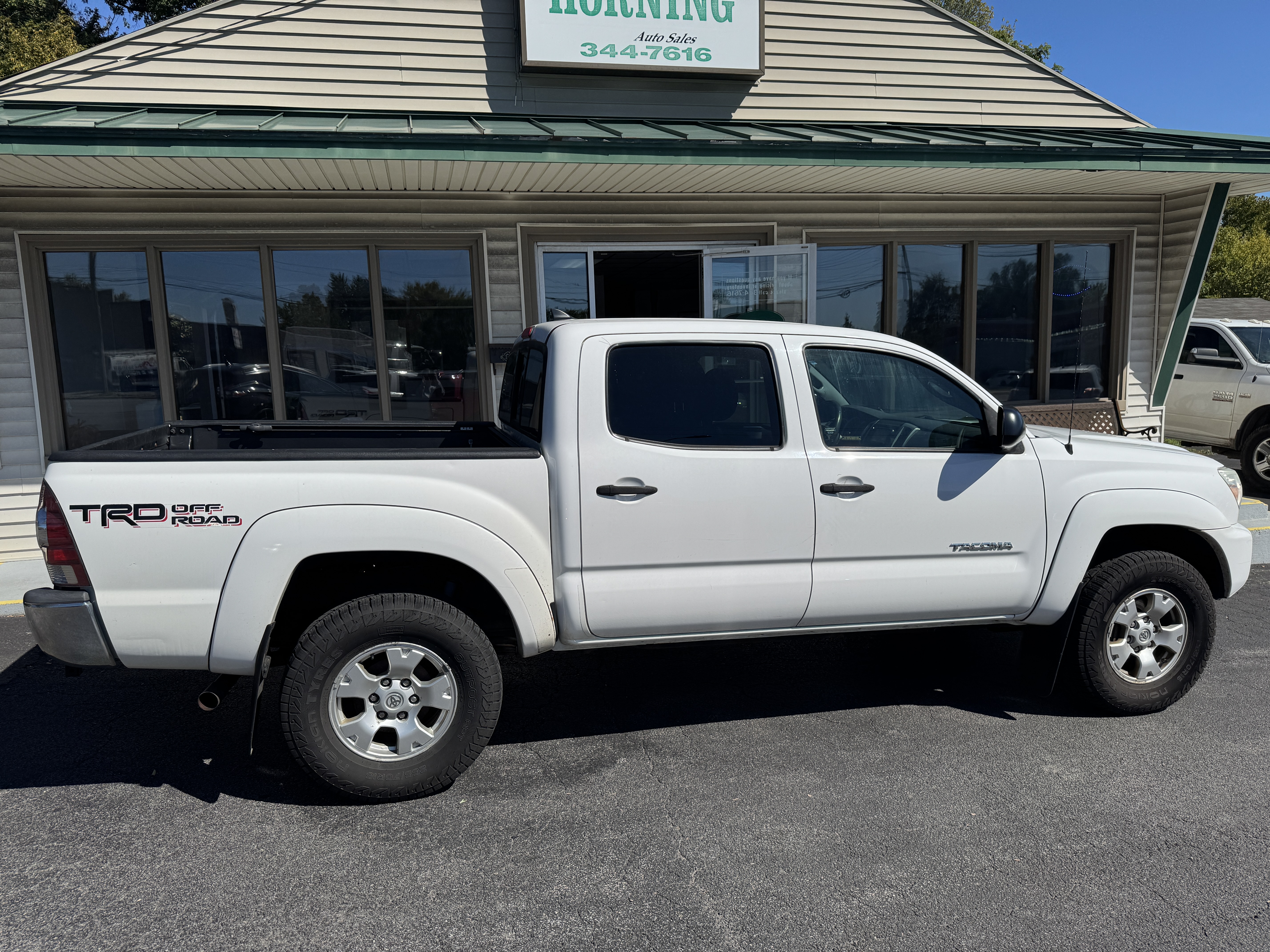 Used 2015 Toyota Tacoma 4x4 Double Cab TRD Off-Road image 5