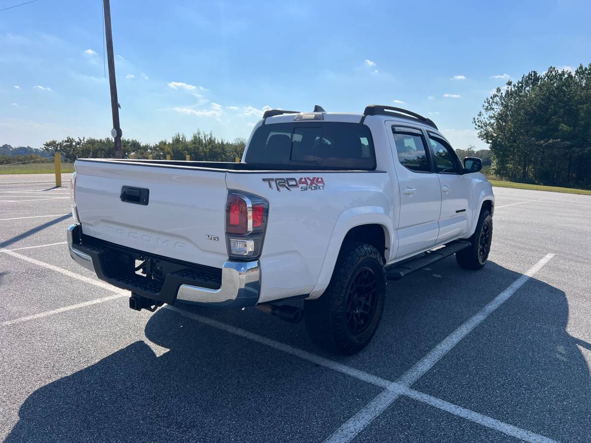 Used 2020 Toyota Tacoma TRD Sport AWD/4WD image 7