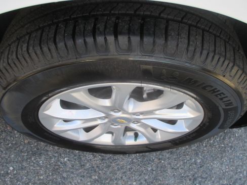 Used 2019 Chevrolet Equinox LT image 19