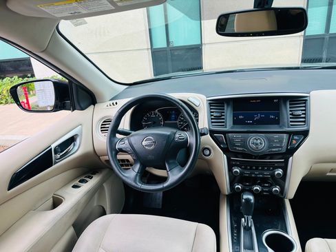 Used 2017 Nissan Pathfinder SV image 27