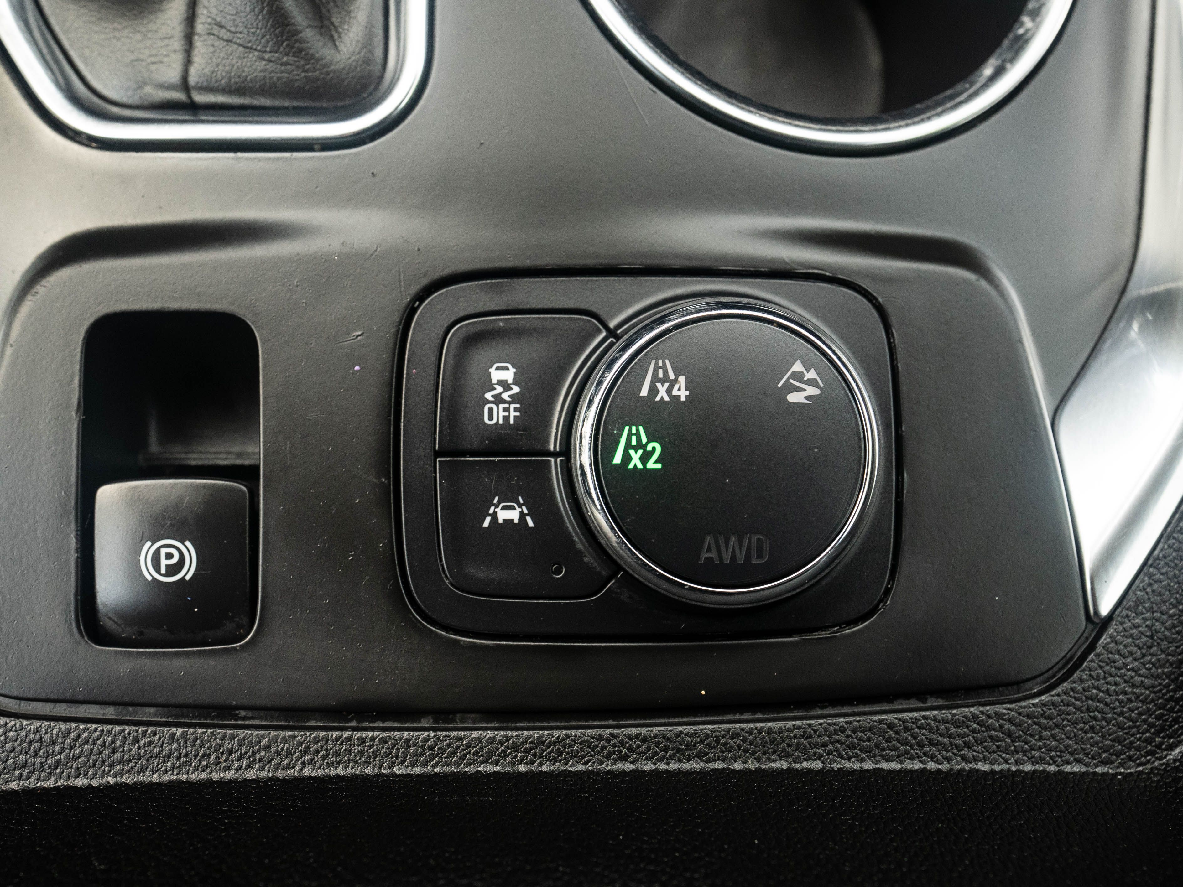 Used 2021 Chevrolet Traverse AWD LT image 37