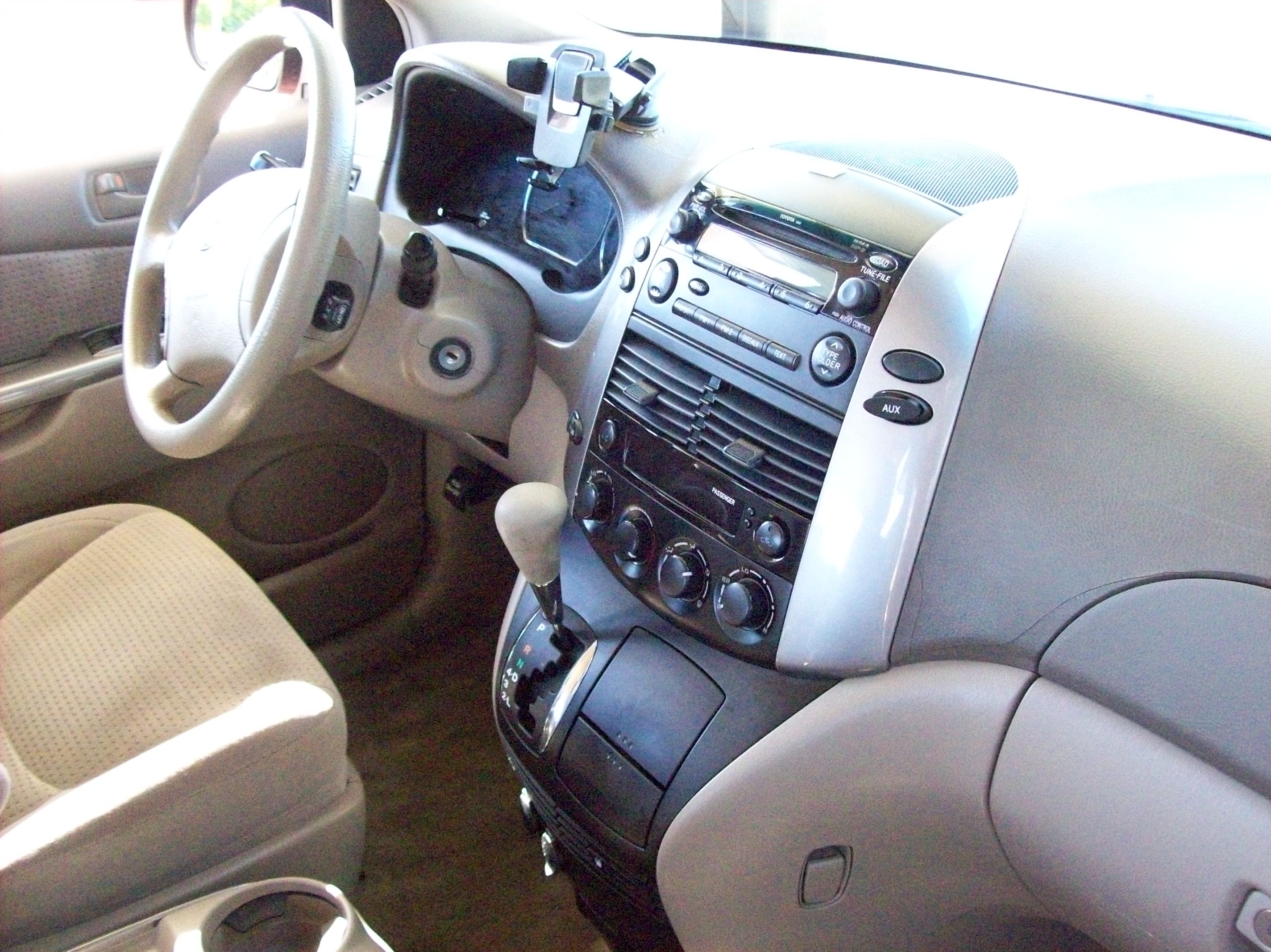 Used 2006 Toyota Sienna LE Minivan 4D FWD image 13