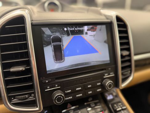 Used 2018 Porsche Cayenne S image 17