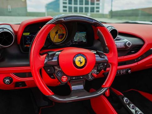 Used 2022 Ferrari F8 Spider Spider image 27