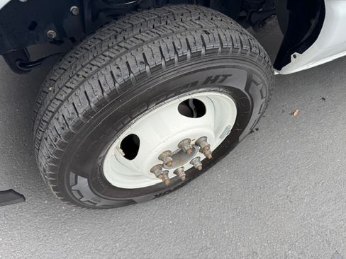 Used 2024 Ford E-350 and Econoline 350 image 22