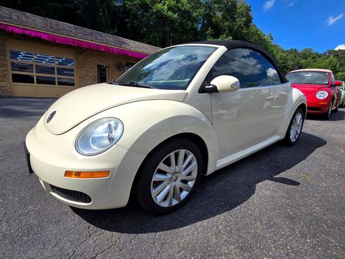 Used 2008 Volkswagen Beetle SE image 1