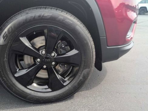 Used 2021 Jeep Cherokee Altitude Lux image 5