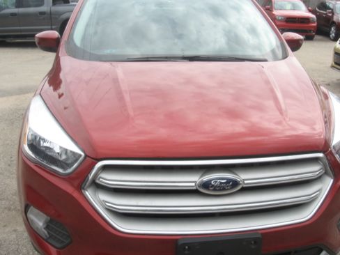 Used 2018 Ford Escape SE image 2