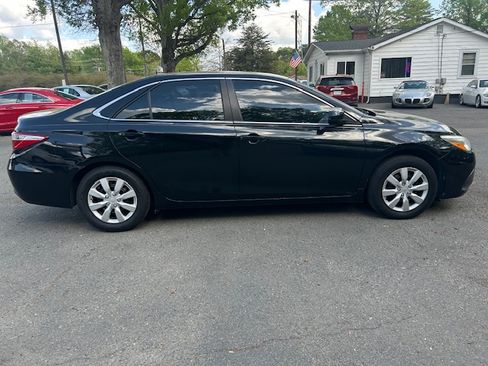 Used 2015 Toyota Camry LE image 3