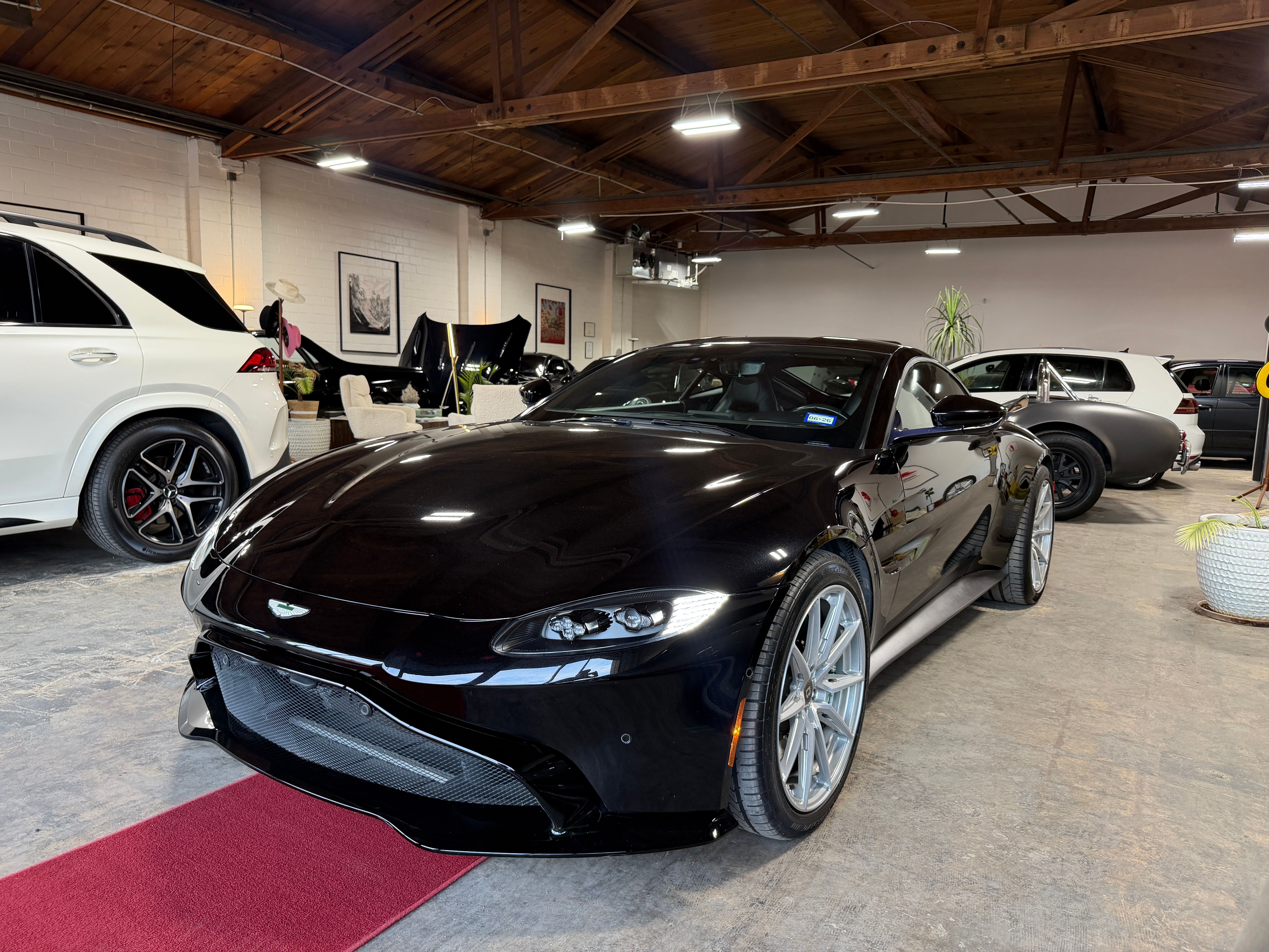 Used 2020 Aston Martin V8 Vantage Coupe RWD image 1