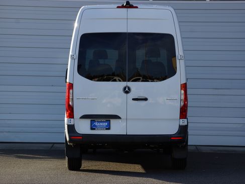 Used 2019 Mercedes-Benz Sprinter image 4